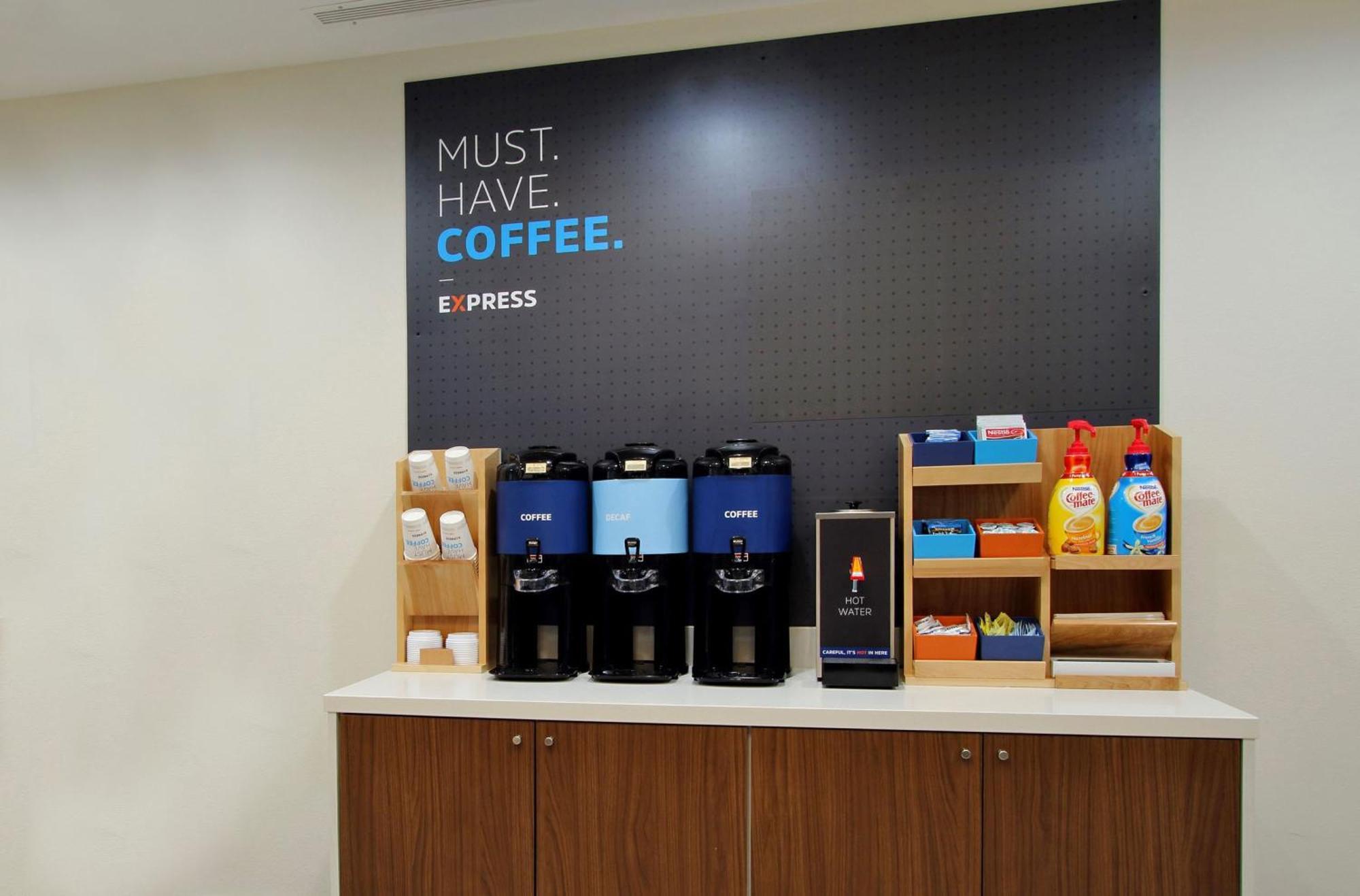 Holiday Inn Express & Suites Indianapolis - East By Ihg Bagian luar foto