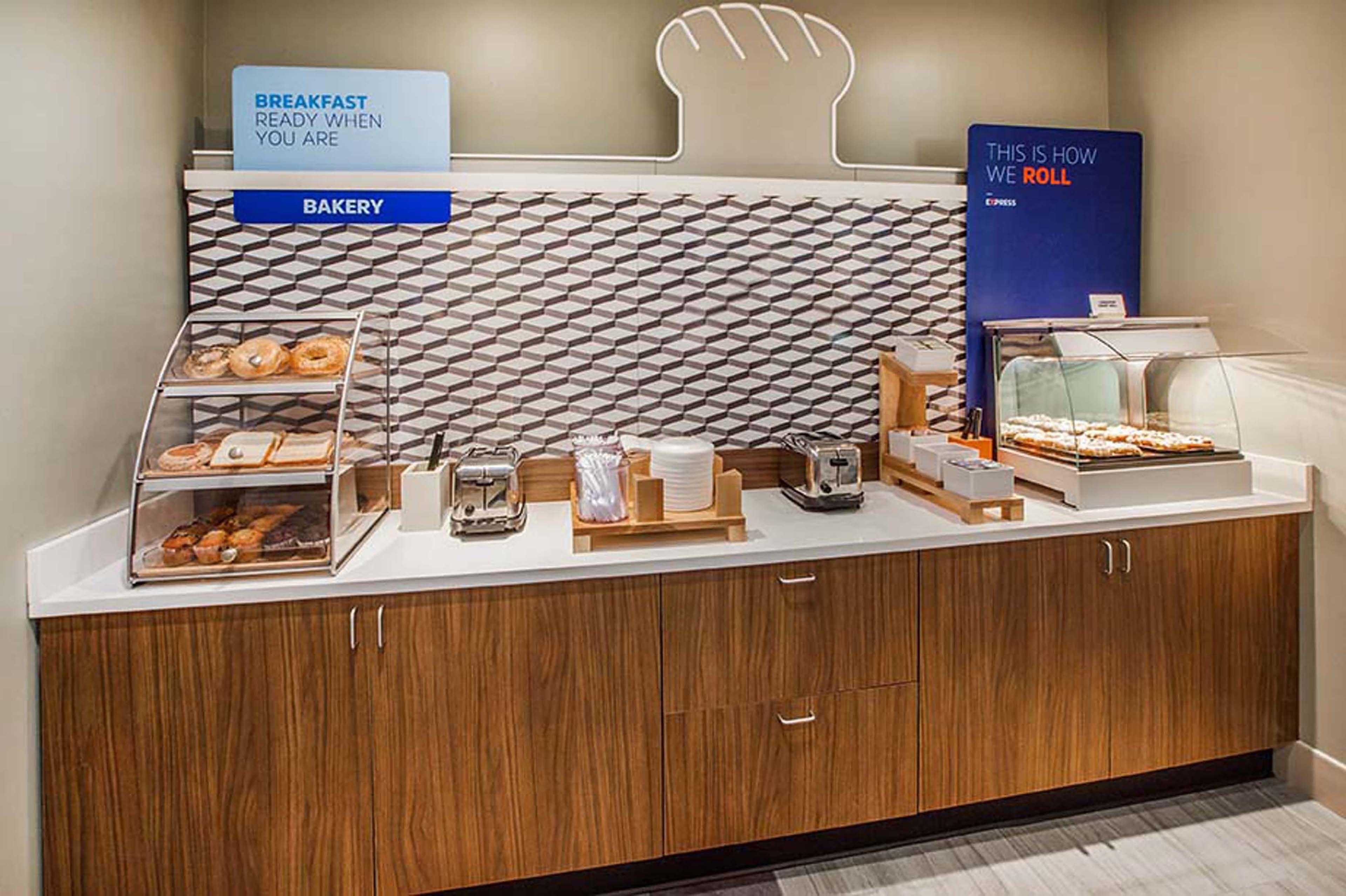 Holiday Inn Express & Suites Indianapolis - East By Ihg Bagian luar foto