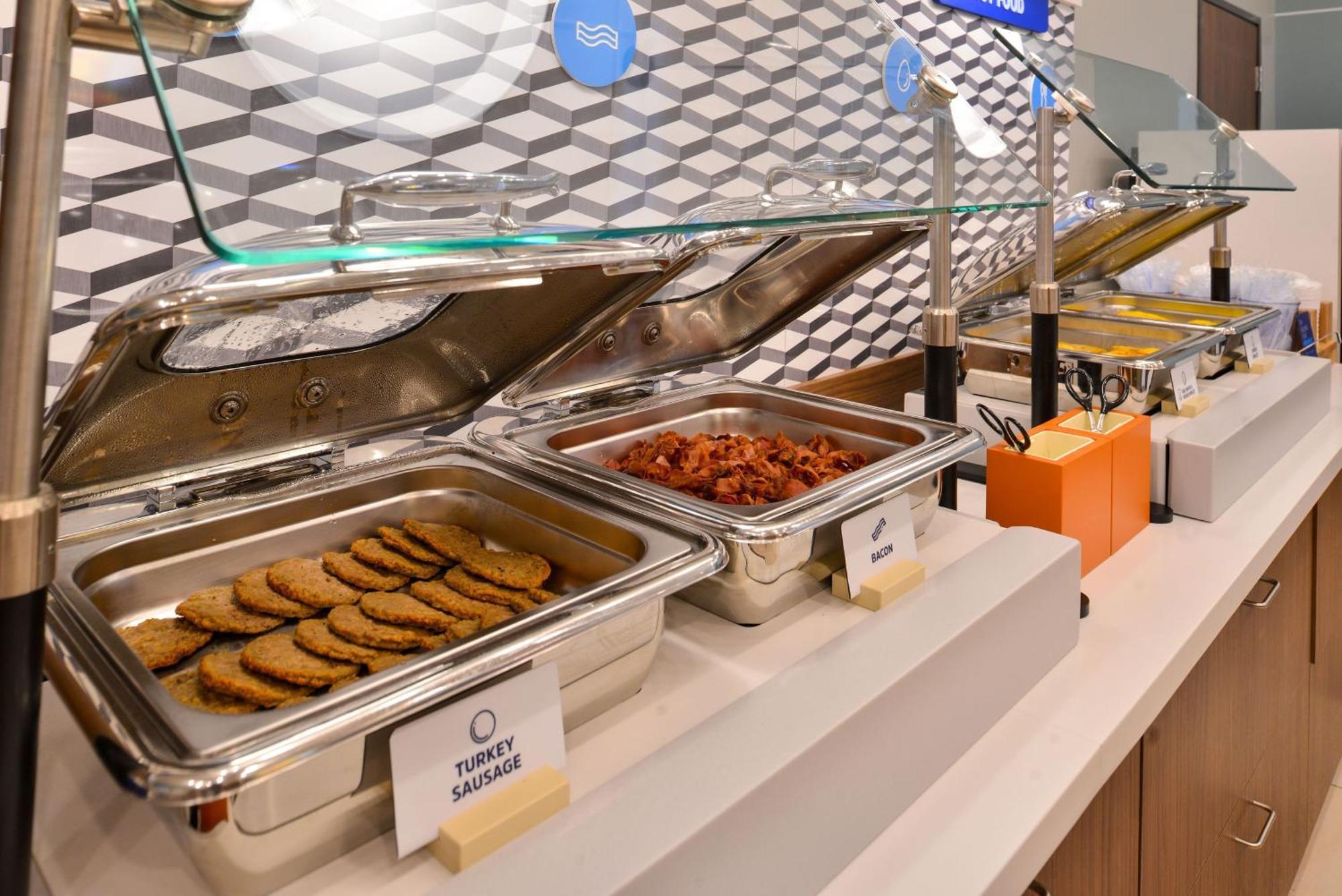 Holiday Inn Express & Suites Indianapolis - East By Ihg Bagian luar foto