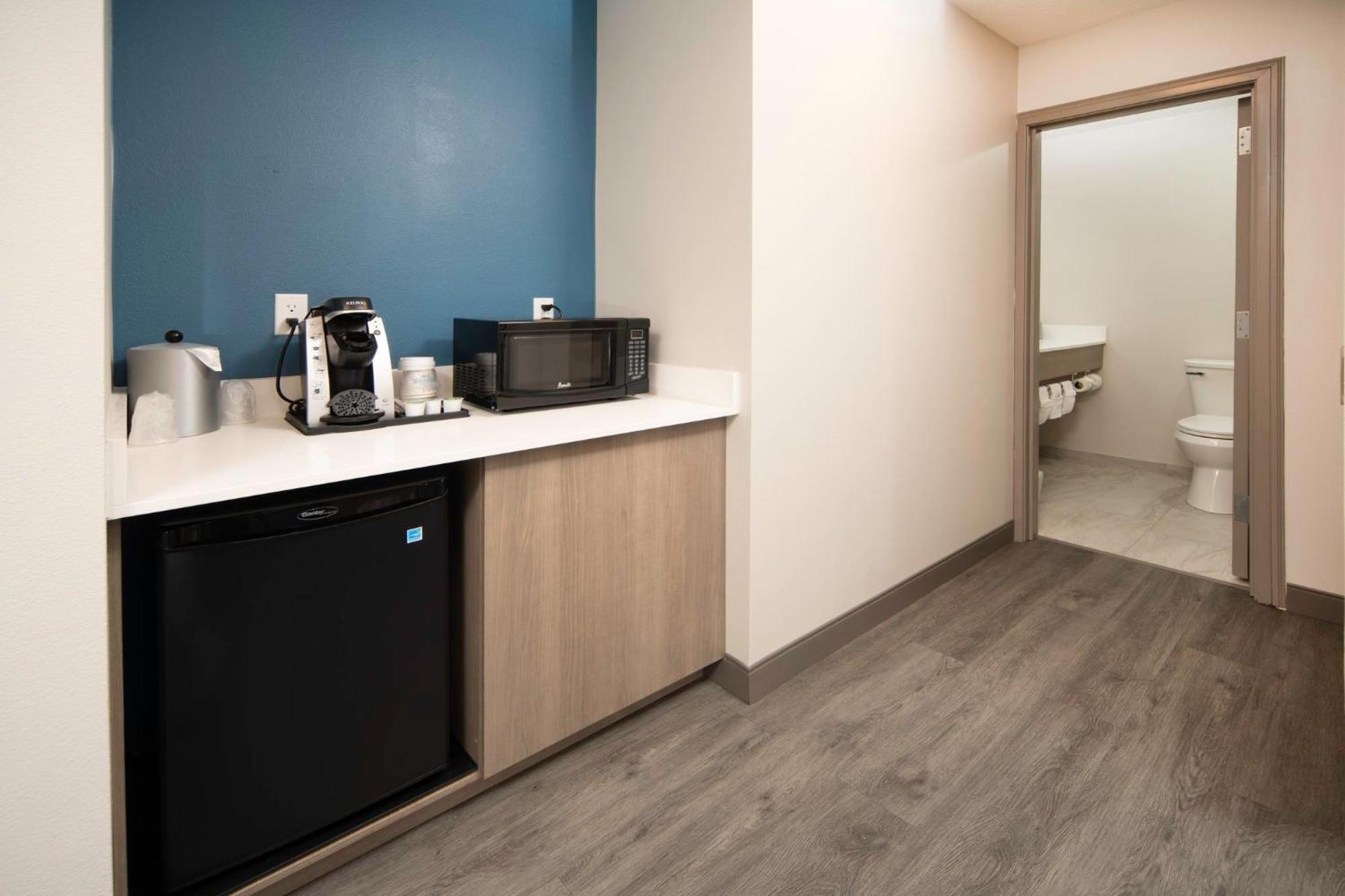 Holiday Inn Express & Suites Indianapolis - East By Ihg Bagian luar foto