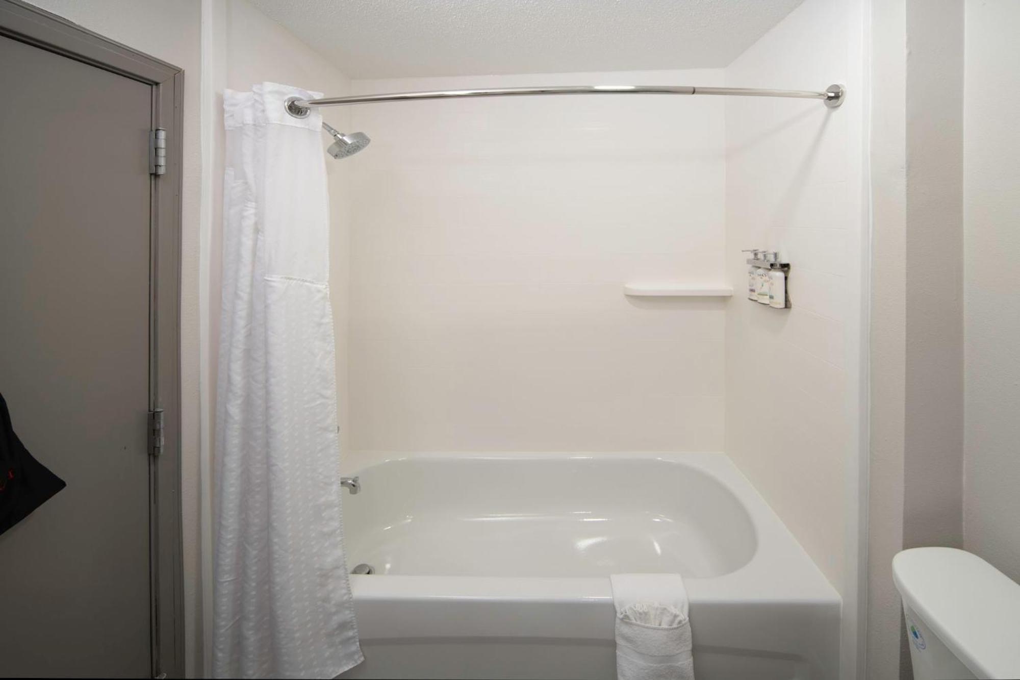 Holiday Inn Express & Suites Indianapolis - East By Ihg Bagian luar foto