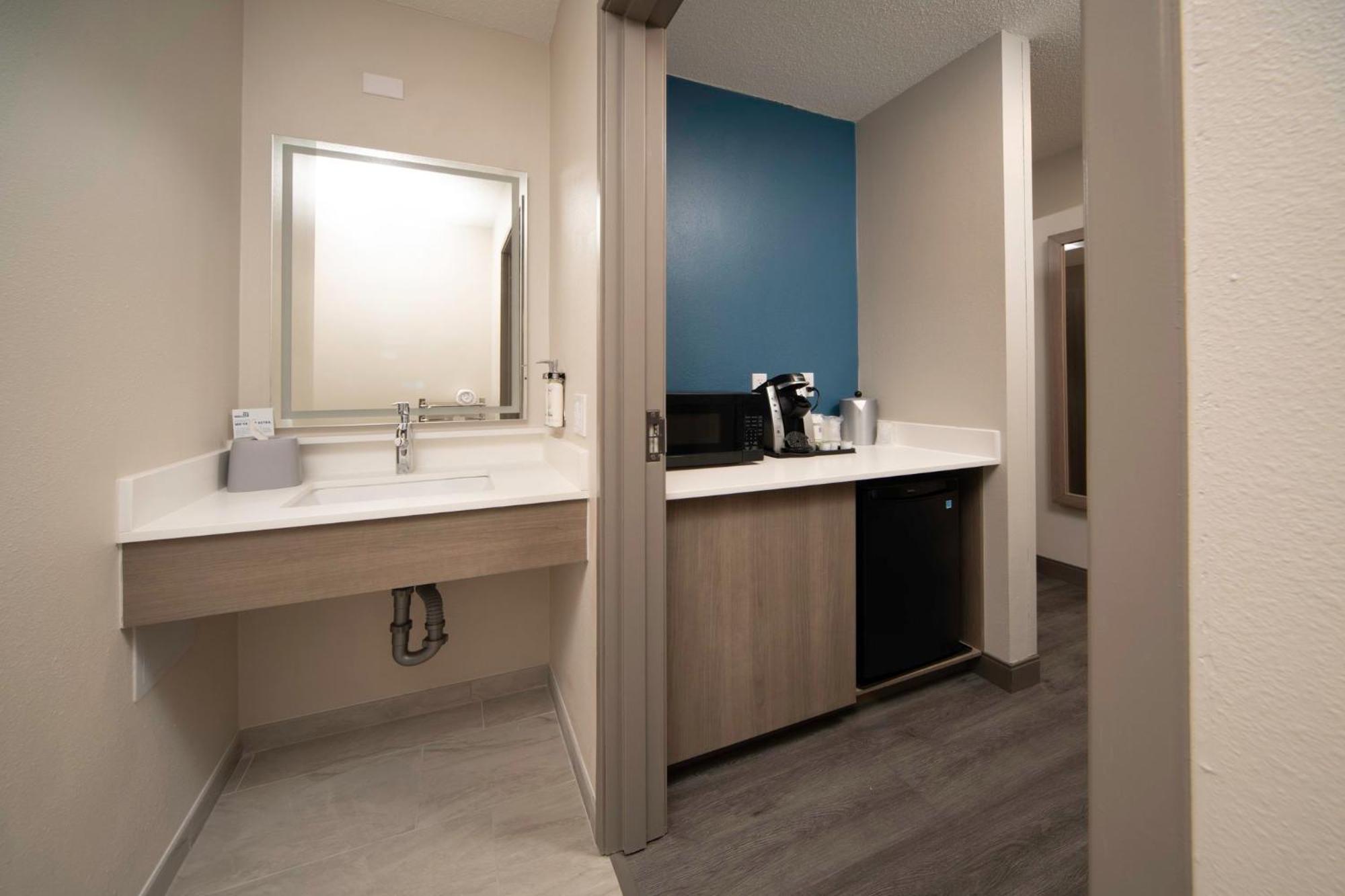 Holiday Inn Express & Suites Indianapolis - East By Ihg Bagian luar foto