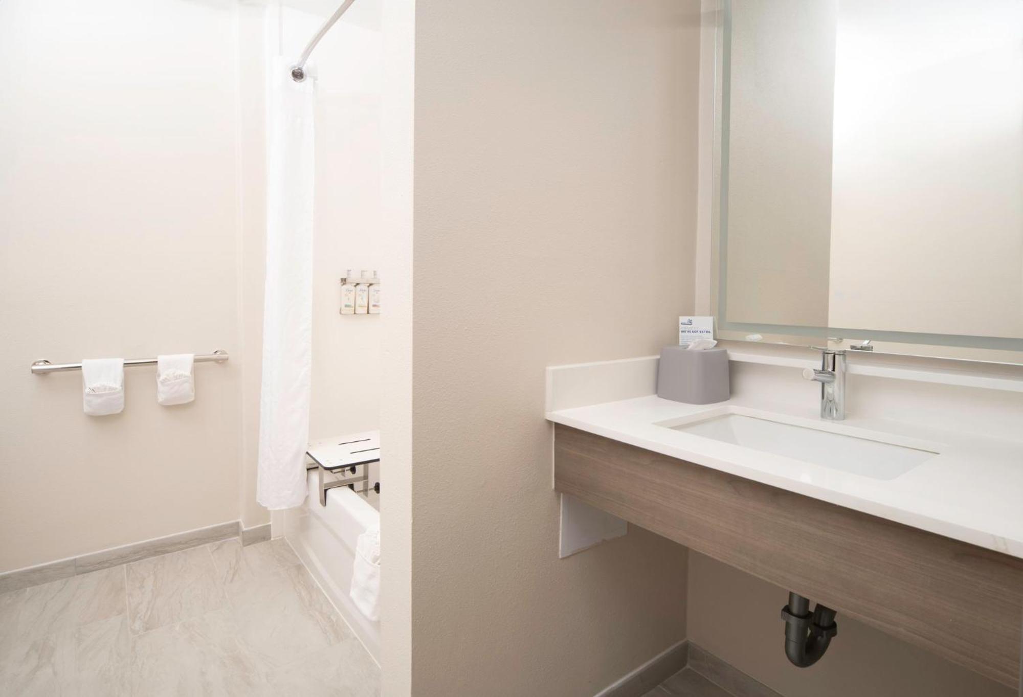 Holiday Inn Express & Suites Indianapolis - East By Ihg Bagian luar foto