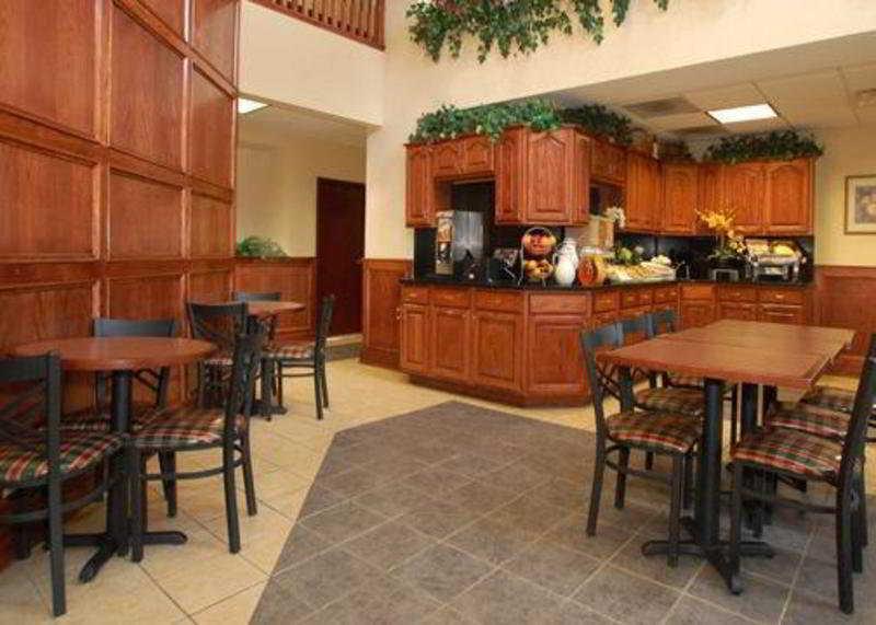Holiday Inn Express & Suites Indianapolis - East By Ihg Restoran foto