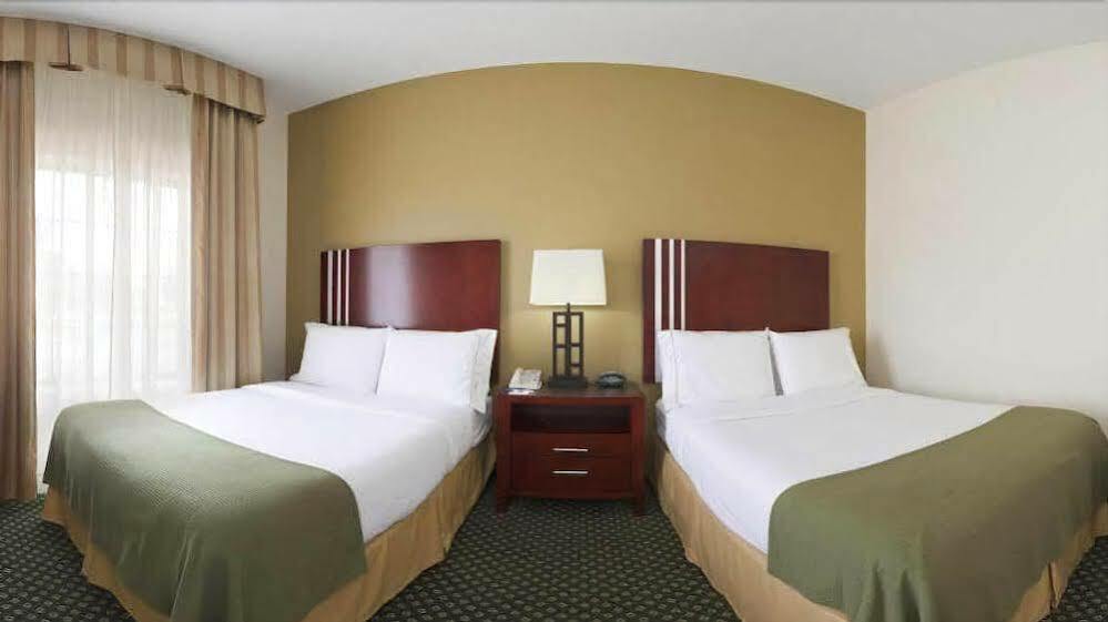 Holiday Inn Express & Suites Indianapolis - East By Ihg Bagian luar foto